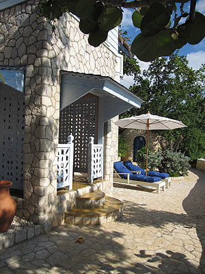 One Bedroom Ocean View Suites - The Caves Bird's Nest Bath - Negril, Jamaica Resorts and Hotels