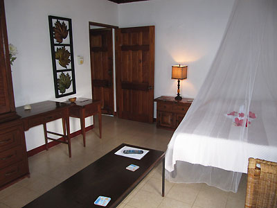 Bella Villa (up stairs) - 2 bedroom A/C unit - Catcha Falling Star Gardens, Negril Jamaica Resorts and Hotels