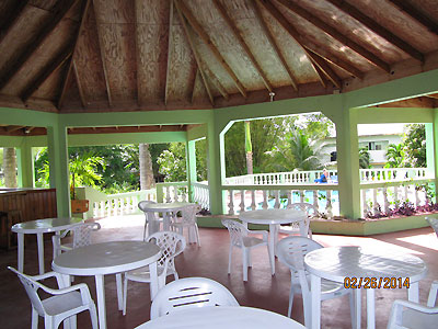 The Pool, Restaurant and Jacuzzi - Hidden Paradise Breakfast at pool - Negril, Jamaica Resorts and Hotels