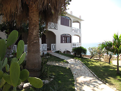 Cliffside Executive Suite (Room #11) Cliffside Executive Suite (Room #11) - Home Sweet Home Resort - Negril Jamaica resorts and hotels