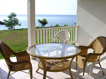 Bougainvillea Family Cottage - Rhodes Hall Jacuzzi Bougainvilla Balcony View - Negril Resorts and Hotels, Jamaica