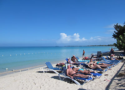 Beach and Pool - Travellers Beach Resort, Negril Jamaica Resorts and Hotels