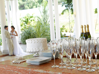 Grand Palladium Jamaica Wedding Cake and Wine Glasses Palladium Sapphire Package