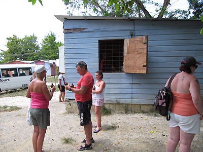 Pub Stop On The Orange Bay Tour